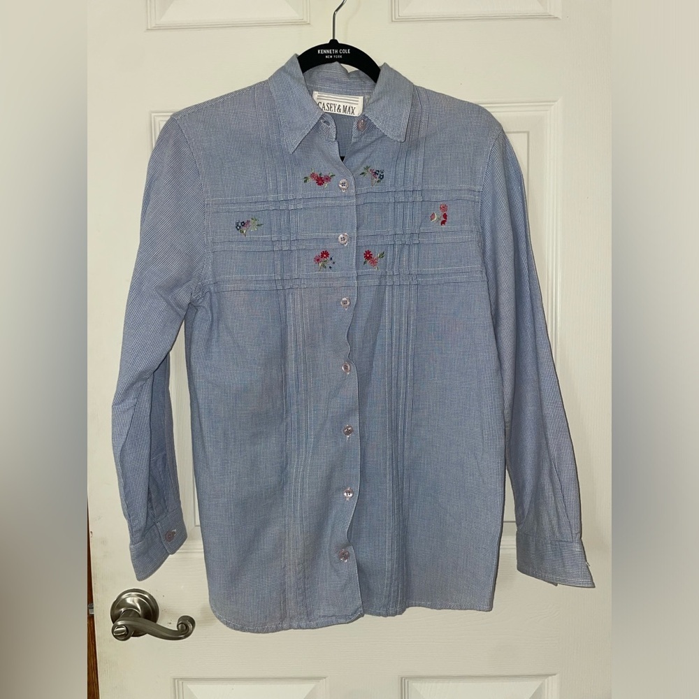 Casey & Max Women’s Vintage Light Blue Embroidered Button-Up Shirt